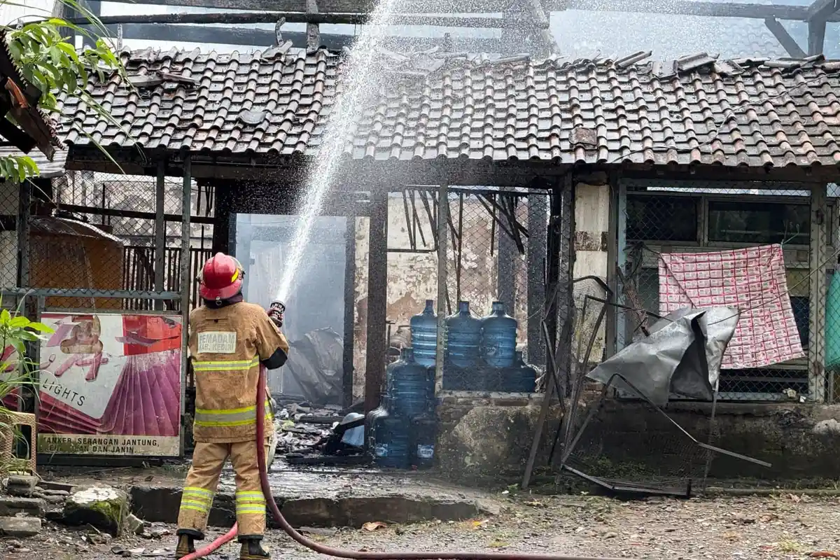 Rumah dan Pangkalan LPG di Badas Kediri Ludes Terbakar, Kerugian Capai Rp 500 Juta