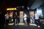 Torehan Lukisan Indah Tiga Seniman di Modena Masterpiece Retrofridge