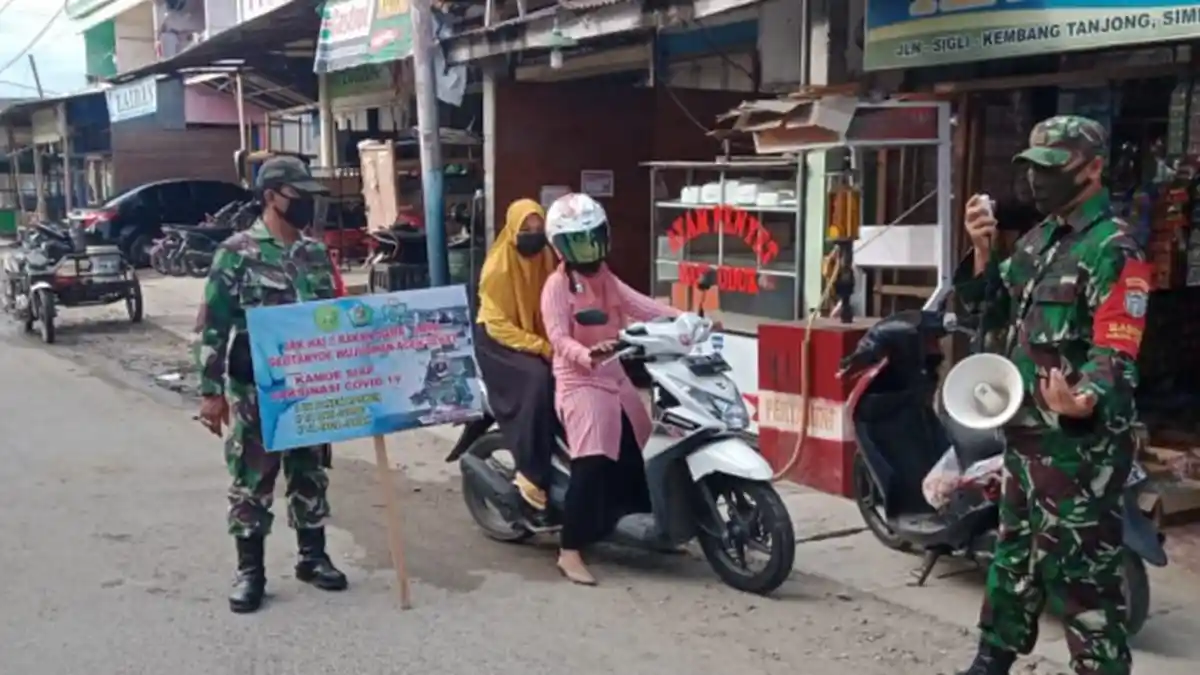 Dua Koramil di Pidie Gelar Gotong Royong dan Edukasi Protokol Kesehatan