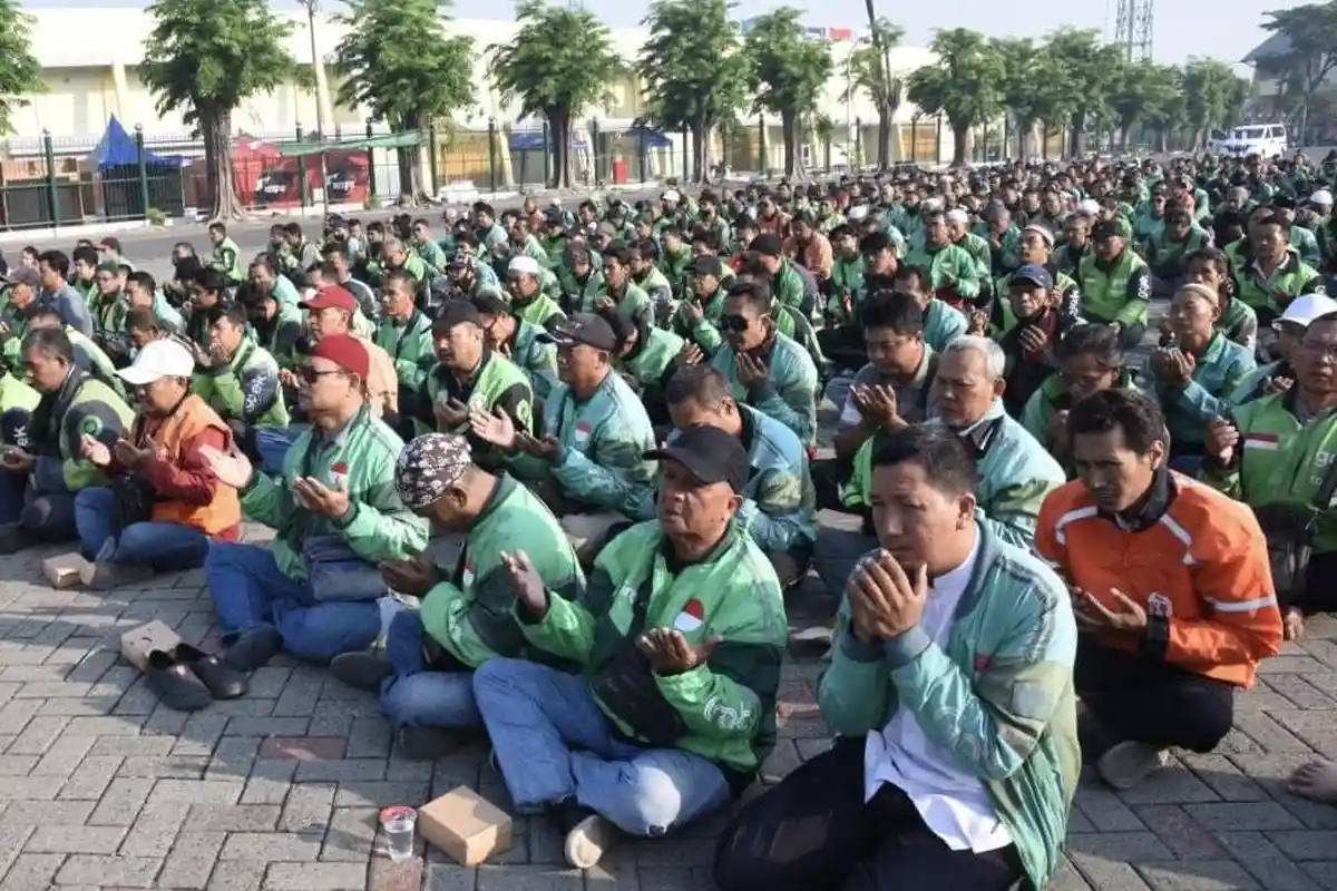 Forkopimda dan Ribuan Driver Ojol di Sidoarjo Gelar Doa Bersama untuk Almarhum Affan Kurniawan