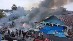 Pasar-tradisional-Batu-Cermin-di-Labuan-Bajo-dilahap-jago-merah.jpg