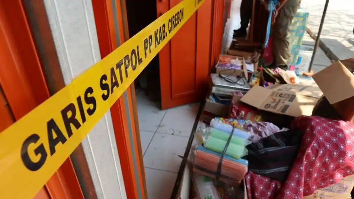 Tak Ada IMB, 20 Kios di Talun Cirebon Disegel Satpol PP, Ini Reaksi Pedagang