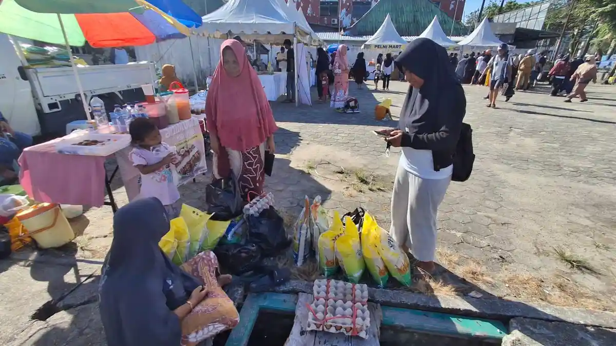 BREAKING NEWS Warga Tarakan Buru Sembako Murah di GPM, Beras SPHP 5 ...