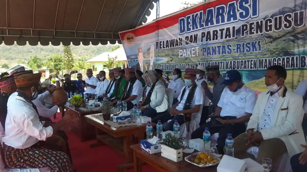 Mantap Maju Pilkada Mabar, Pantas-Riski Gelar Deklarasi di Lapangan Wae Kesambi