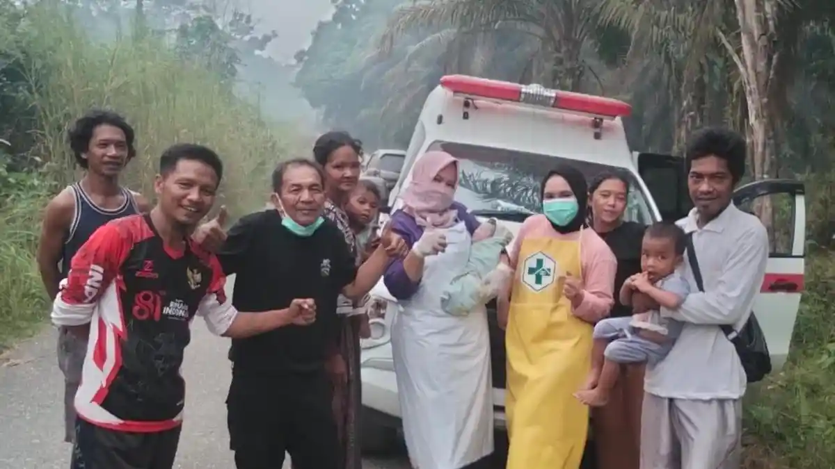 Ambulans Berhenti lalu Tangisan Pertama Bayi SAD Terbitkan Senyum di ...