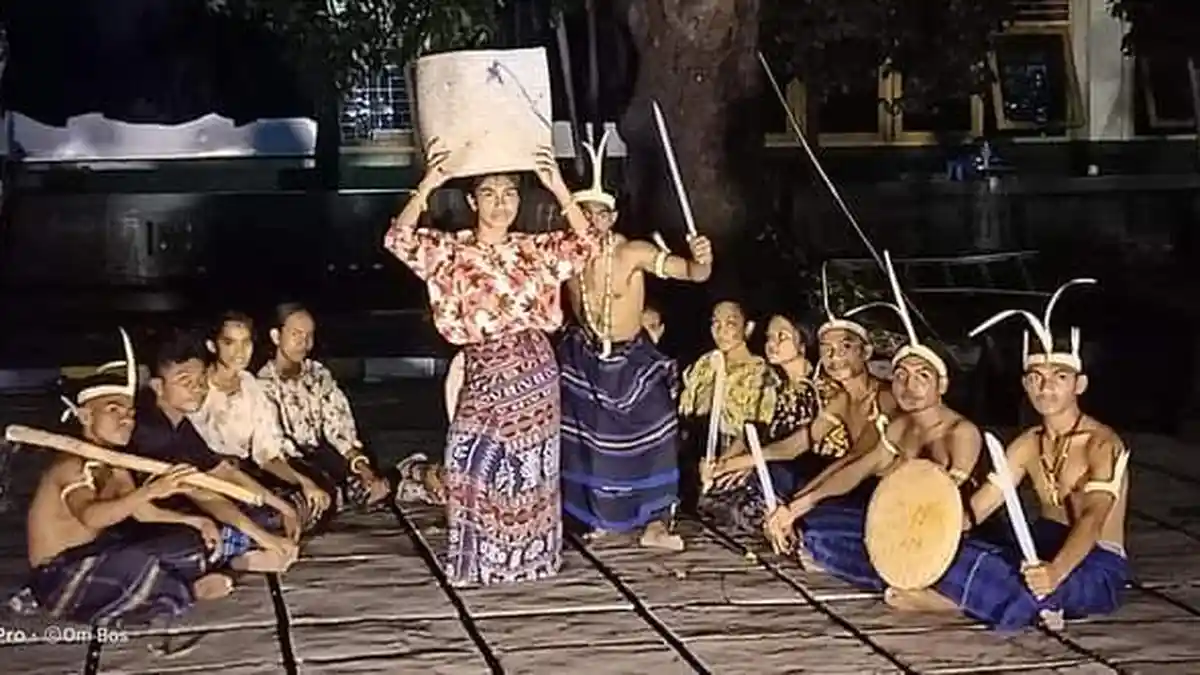Hidupkan Budaya Daerah, Sako Jung Dipentaskan di SMAS Katolik St.John Paul II Maumere