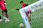 Pemain-Persela-Lamongan-menjalani-official-training-jelang-menjamu-PSS-Sleman.jpg