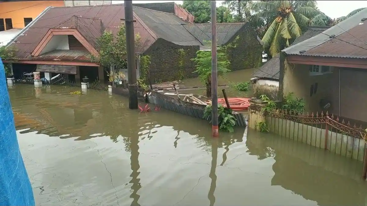 Air Setinggi Atap Rumah, Blok 8 dan 10 Perumnas Antang Terisolir