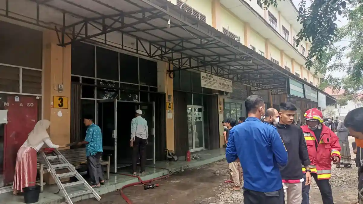Satu Unit Ruko di Kompleks Pesantren Darul Ulum, Banda Aceh Ludes Terbakar