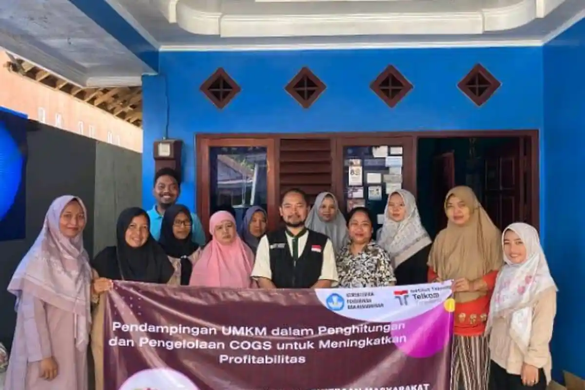 Kolaborasi Dosen IT Telkom Purwokerto dan UMKM Desa Kroya Tingkatkan Branding Stik Ubi Ungu