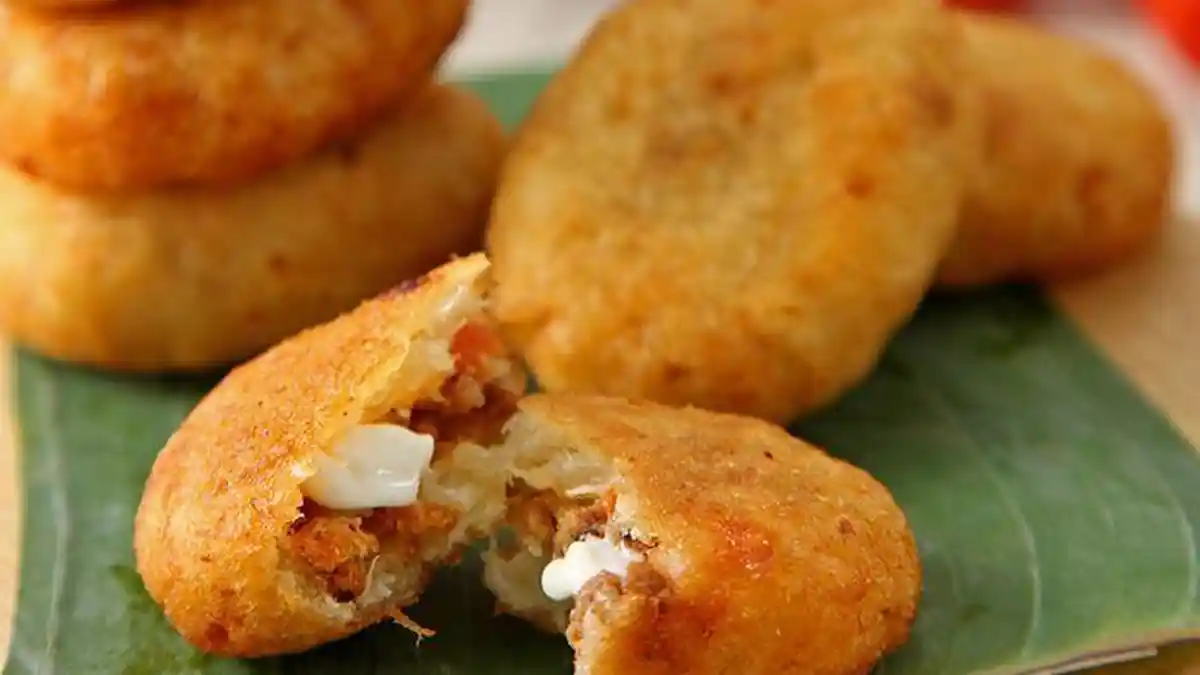 Combro Isi Bumbu Tomat, Gorengan Enak yang Tampil Beda