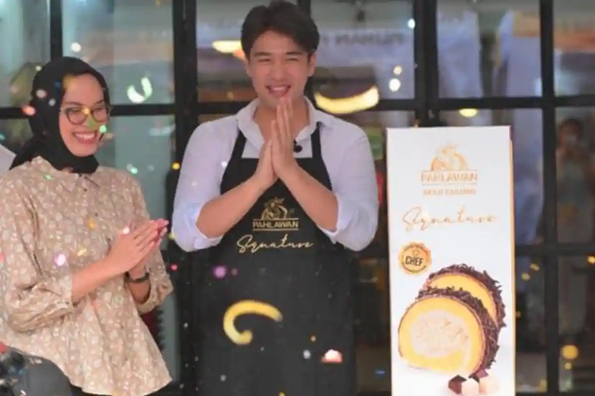 Gandeng Chef Victor, Lapis Kukus Pahlawan Surabaya Kenalkan Bolu Gulung Signature Choco Cheese