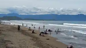 Kondisi-Pantai-Citepus-Sukabumi-ramai-wisatawan.jpg