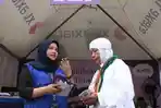 Petugas-XL-sedang-melayani-jemaah-Haji-di-Embarkasi-Medan.jpg