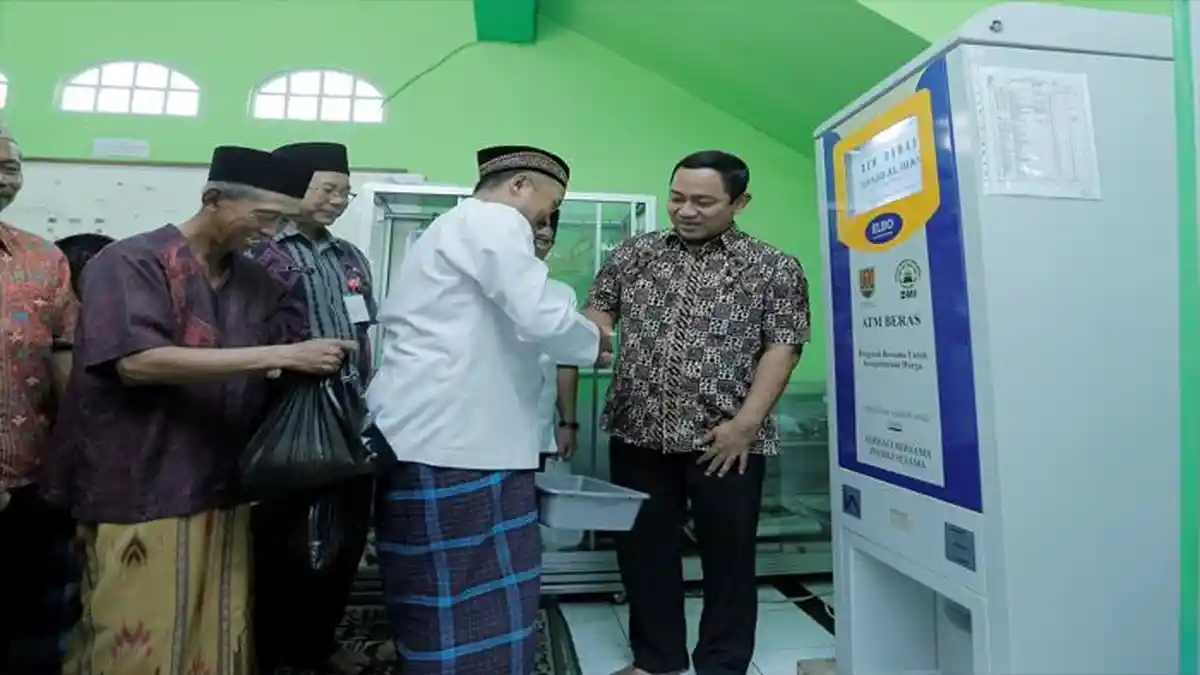 ATM Beras Jadi Sarana Hendi Salurkan Bantuan Sosial