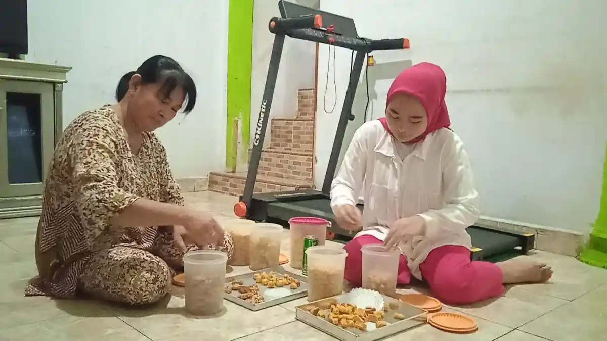 Satu Keluarga dengan Empat Agama Berbeda di Kota Jambi Sambut Perayaan Imlek