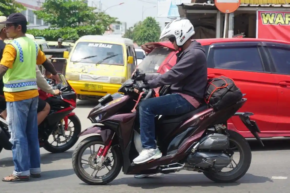 Pemudik Motor Mulai Memadati Jalan Lintas Sumatera Lampung Tengah