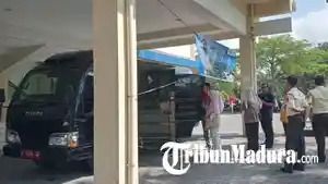 UTM-TRANS-Armada-kendaraan-minibus-Elf-UTM-Trans-utm-bangkalan.jpg