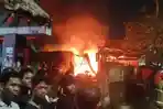 Kebakaran-Gudang-Ekspedisi-di-Depok.jpg