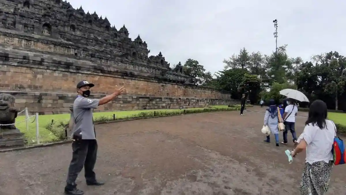 Wisatawan Tak Lagi Wajib Sewa Guide Berbayar ke Zona 1 Candi Borobudur