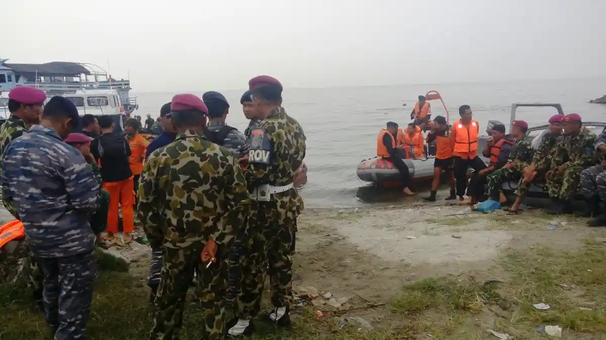 Hari ke-7, Pencarian Helikopter Jatuh Fokus di Bibir Danau