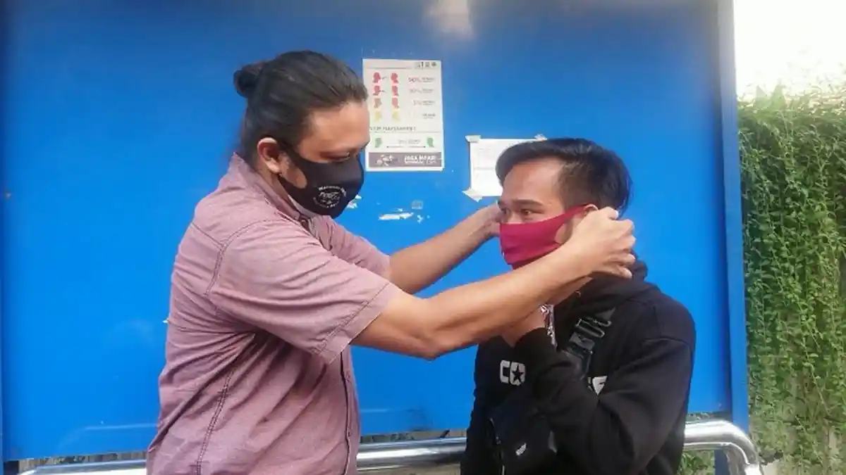 Pokja Wartawan Tangerang Raya Ikut Bagikan Masker ke Warga Bantu Pemerintah