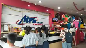 Suasana-Toko-MPL-Sport-Musik-dipadati.jpg