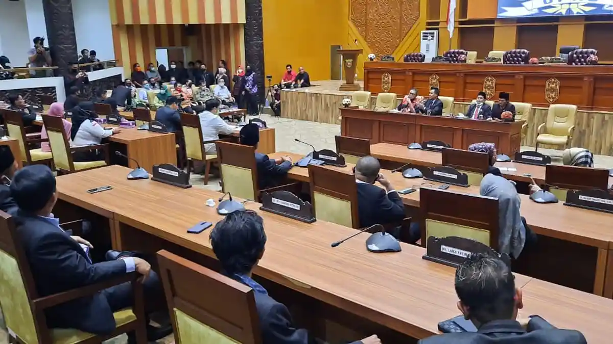DPRD Samarinda Gelar RDP Bersama Pemkot dan Perwakilan Masyarakat Bantaran SKM Pasar Segiri