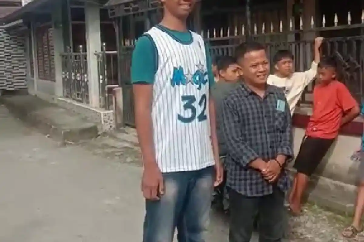 Sagil Muhammad Rizki 'vs' Shaquille O'neal, Kisah Anak SD di Kerinci yang Tingginya Dua Meter