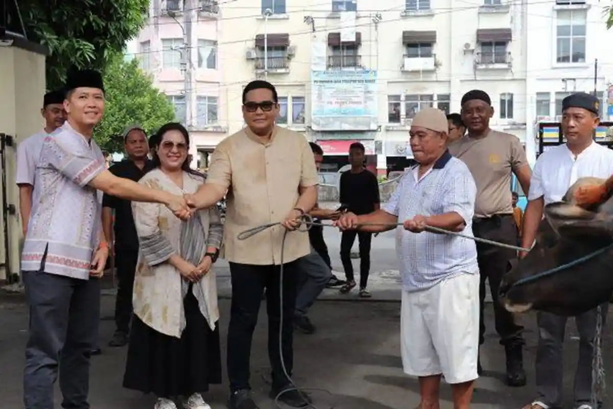 Polresta Manado Kurbankan 5 Ekor Sapi dalam Rangka Idul Adha 2025, Bagikan ke Warga Membutuhkan