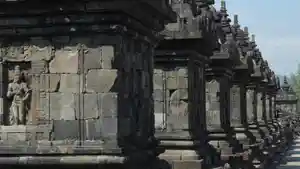 Candi-Plaosan-di-Dukuh-Plaosan-1.jpg