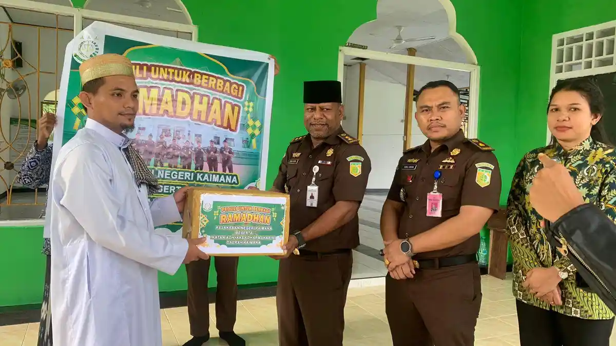 Peduli dan Berbagi Ramadan, Kejari Kaimana dan IAD Kunjungi Ponpes Hidayatullah Kaimana 