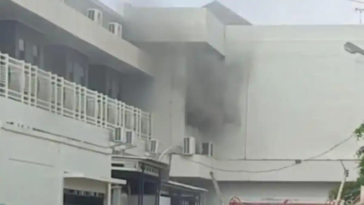 Detik-detik Kebakaran Melanda RS PMC Pamanukan, Asap Mengepul Dari Lantai 2, 126 Pasien Dievakuasi
