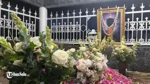 Suasana-pemakaman-Ki-Ageng-Anom-Suroto-Lebdo-Nagoro-atau-yang-2.jpg
