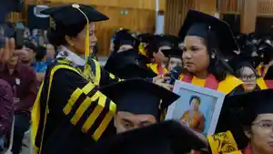 Rektor-UKSW-pada-acar-wisuda-2026.jpg
