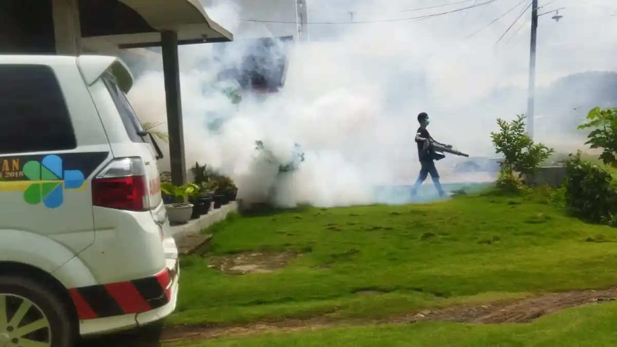 Balita di Tulangbawang Barat Terjangkit DBD, Petugas Fooging Permukiman Warga