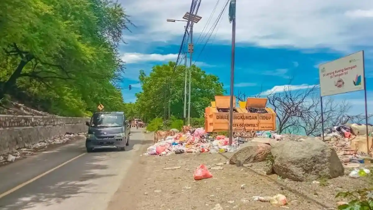 Sudah Dibersihkan, Sampah di Leato Utara Gorontalo Kembali Menumpuk dan Timbulkan Bau Tak Sedap