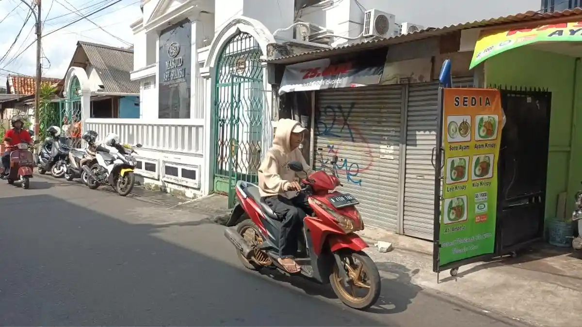 Dengar Galon Jatuh, Istri Juragan Warung di Matraman Kaget Suaminya Terkapar Dibacok Begal