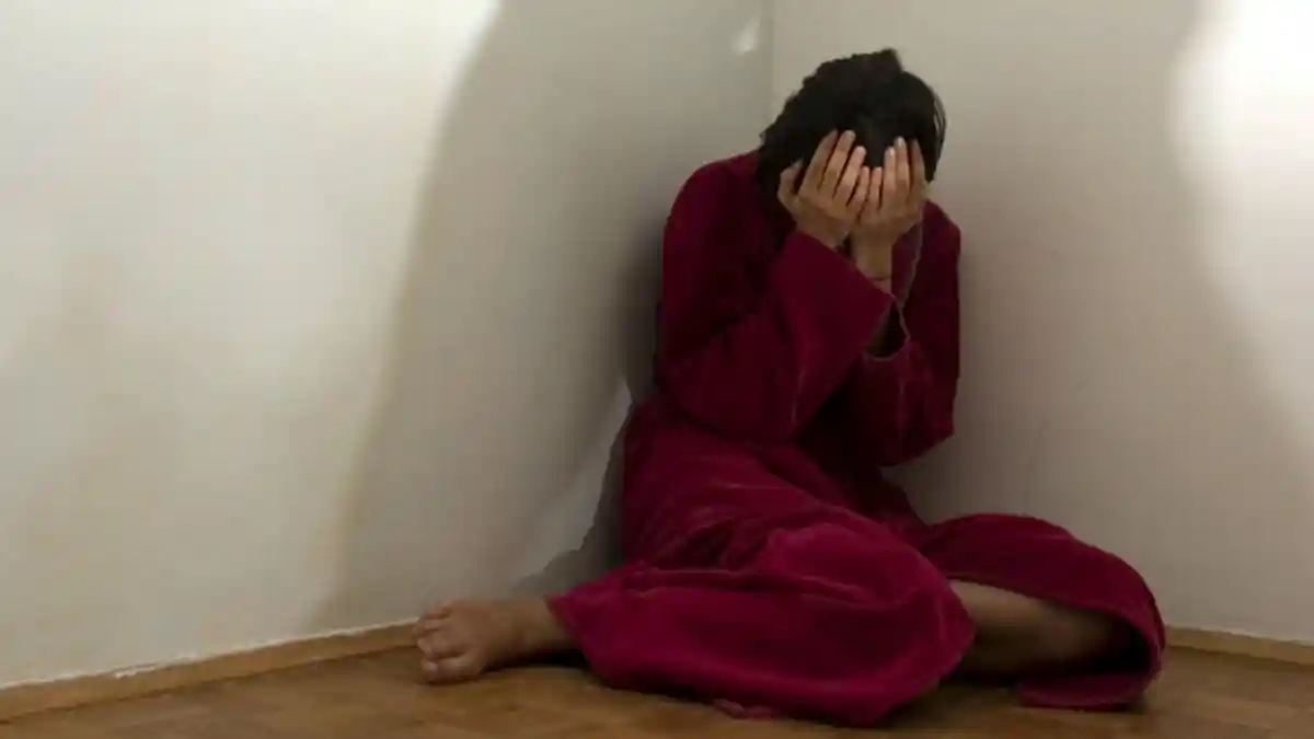 Buka Kamar Dapati Wanita Gunakan Daster di Kost Pria, Sarjana Muda Ini Diusir Kapolsek Bangsalsari