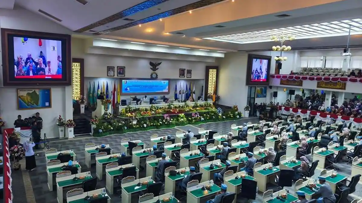 Tarian Adat hingga Potong Tumpeng Warnai Sidang Paripurna HUT Provinsi Lampung Ke-62
