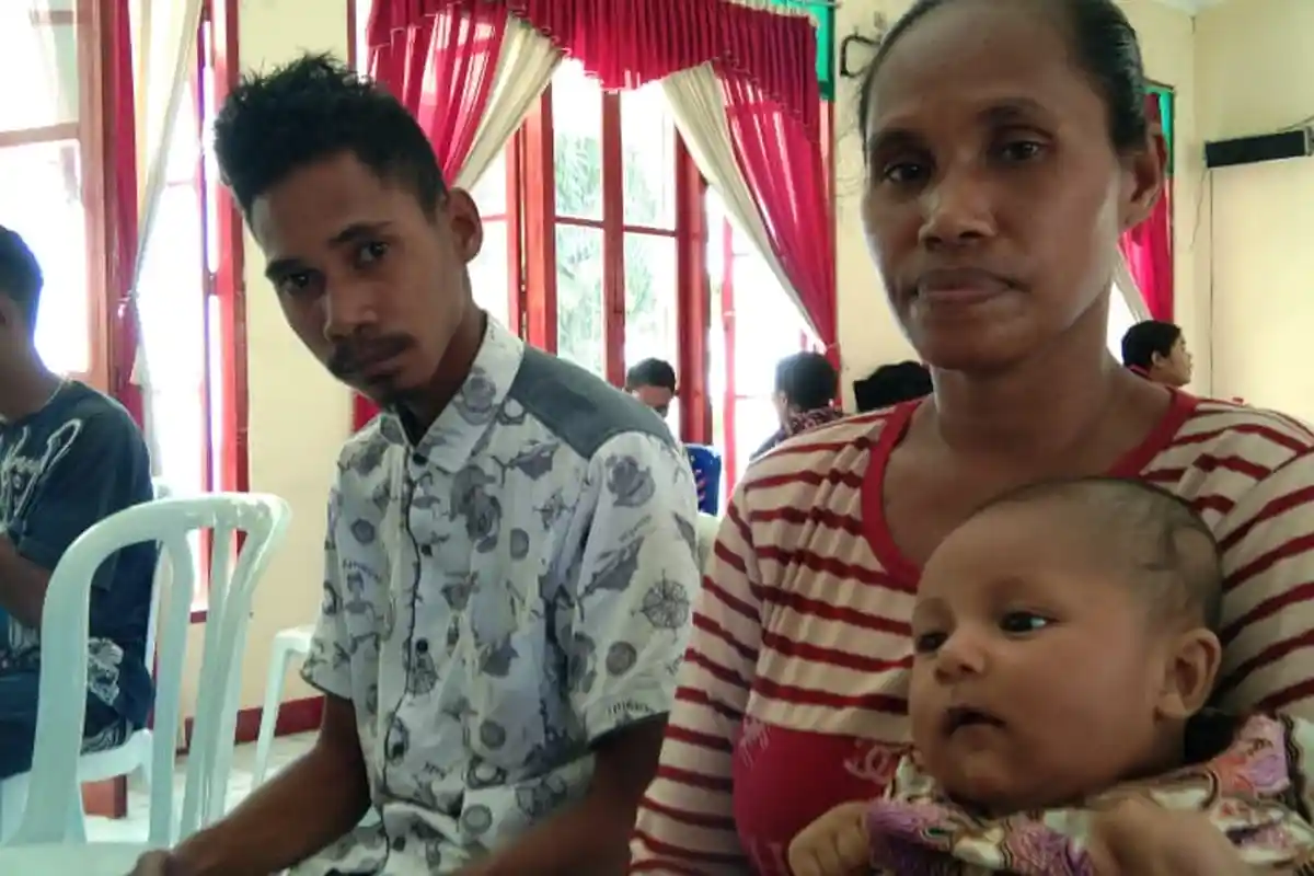 Senyum Sumringah Orang Tua di Sikka-NTT Terima Beasiswa Akibene     