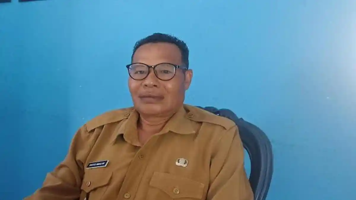 Camat Borong Peringatkan Pengusaha Terkait Sampah Menumpuk dan Banjir