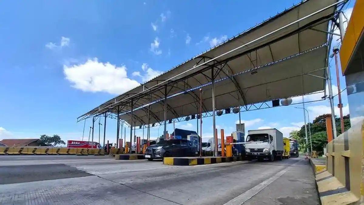 H-5 Lebaran 2025, Arus Kendaraan di Exit Tol Cileunyi Masih Naik Turun
