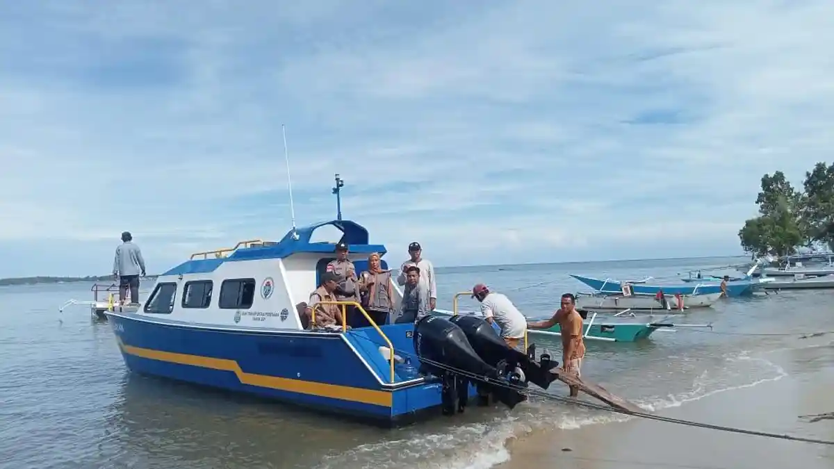 Polri Kawal Distribusi Logistik ke TPS Pulau Lingayan Tolitoli