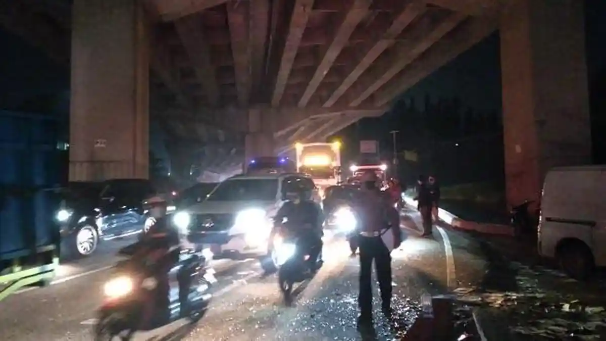 UPDATE dari Lokasi Kecelakaan Maut di Cibubur, Sejumlah Kendaraan Ringsek, Arus Lalin Tersendat