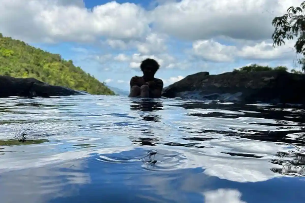 Kolam Alami Cunca Pilas di Desa Wisata Wae Lolos Labuan Bajo, Suguhkan Sensasi Berenang di Atas Awan