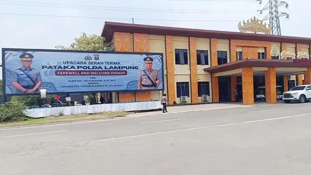 Breaking News Polda Lampung Gelar Sertijab Kapolda dari Irjen Helfi ke ...