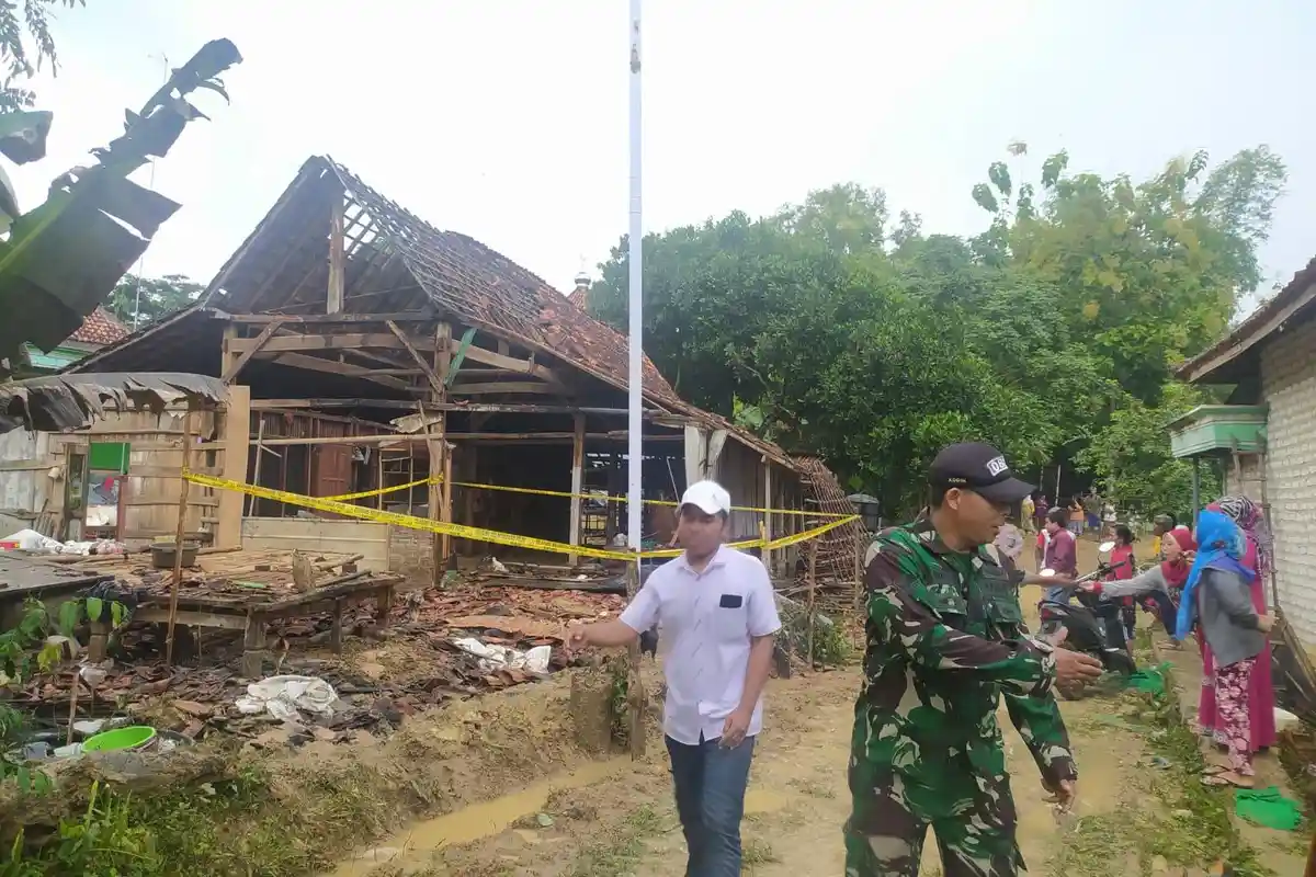 Fenomena Sumur Semburkan Api 5 Meter di Desa Gunung Eleh, Sampang, Madura