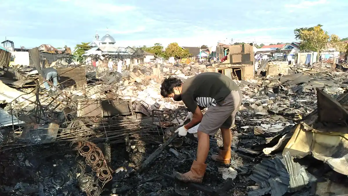 Kebakaran di Kotabaru, Sri Menangis Rumahnya Habis Terbakar