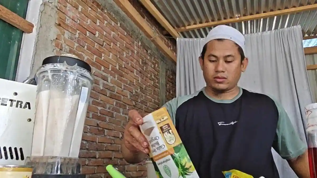 Dari Payung Hingga 600 Gelas, Sukses Bisnis Coconut Shake Hendra